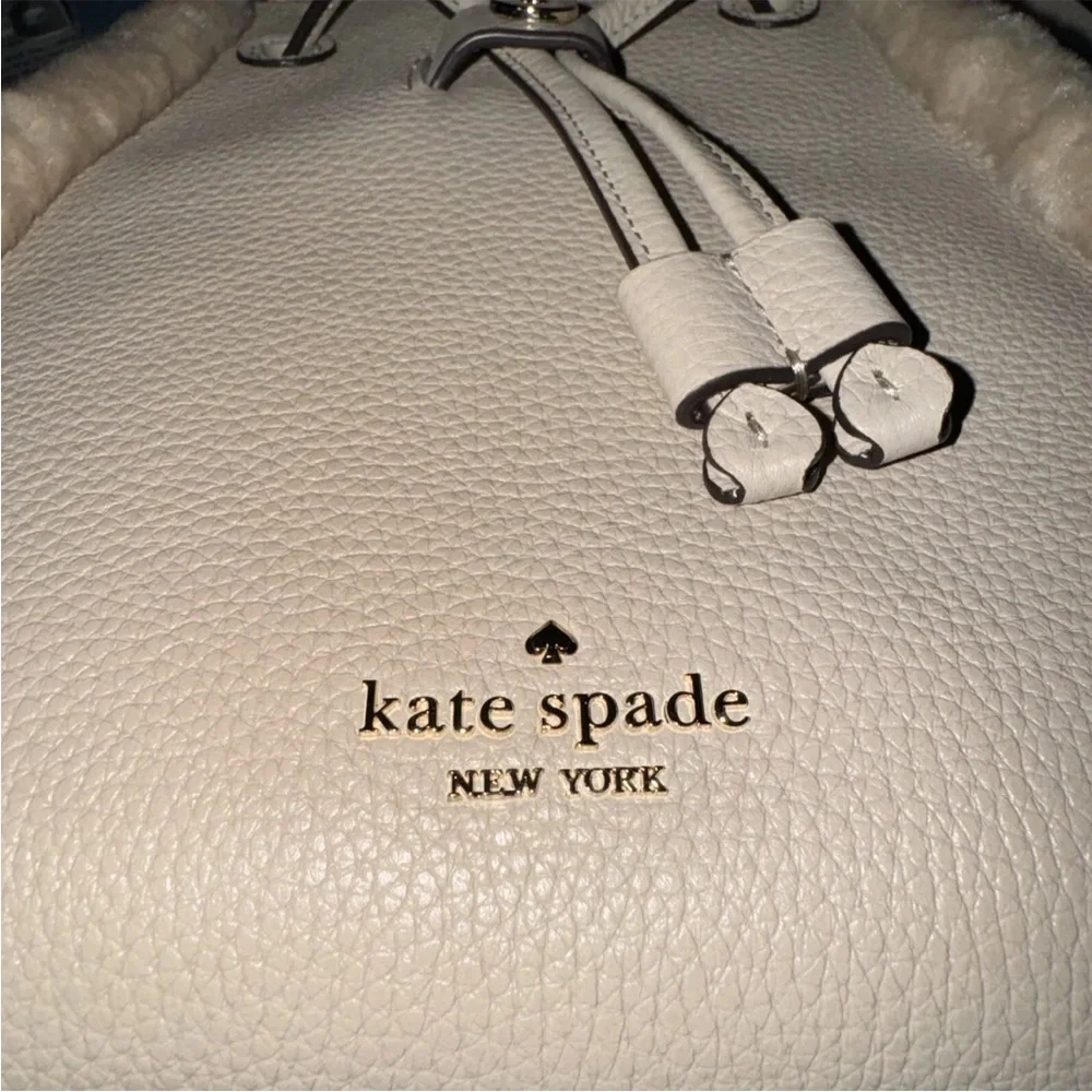 Small Leila pebbled leather with faux fur back pack! - Picture 5 of 6